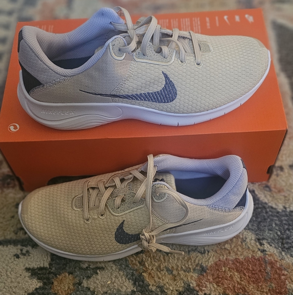 New Nike Flex Experience RN 11 Women Run Size 9 Color Sand